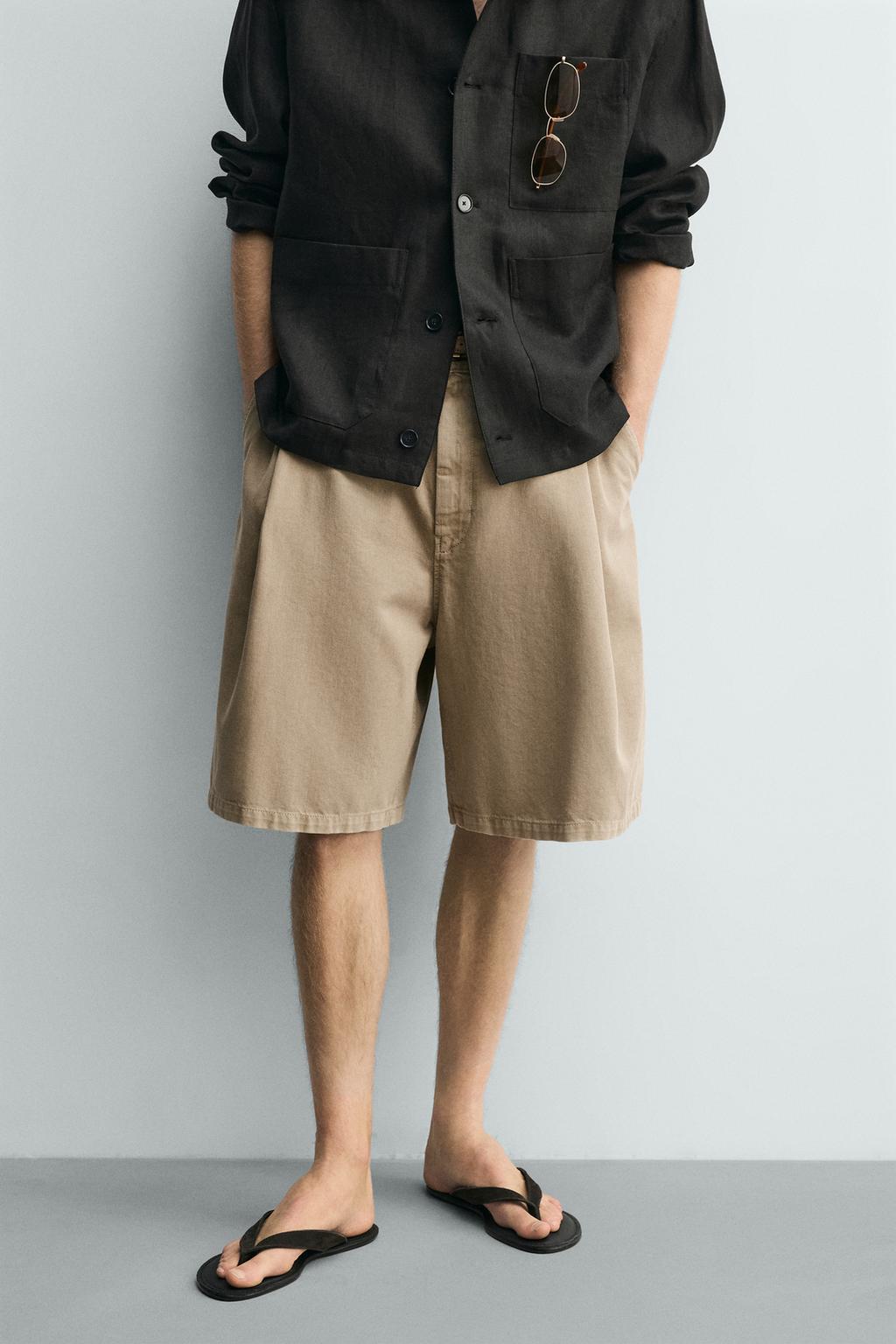 BERMUDA SHORTS WITH PLEATS