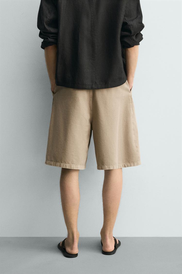 BERMUDA SHORTS WITH PLEATS